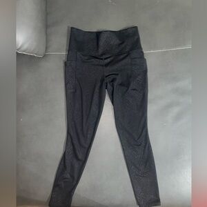 Athleta Salutation Stash Pocket II 7/8 Tight – Black Chevron – Size M